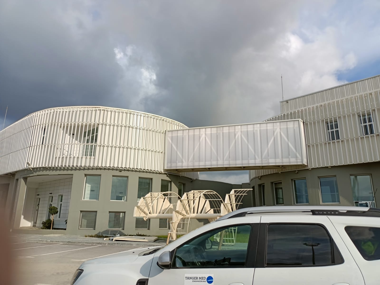 Tanger Med 2 bâtiments opérationnels charpente métallique